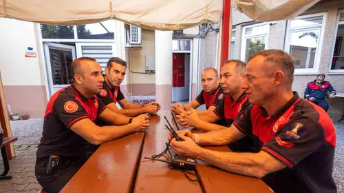 Enkazın görünmeyen kahramanları: 30 Ekim’in izleri yüreklerinde yaşıyor