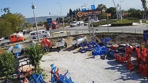 İzmir’deki kazada saniyeler faciayı engelledi: Kamyonet sürücüsünün refleksi hayat kurtardı