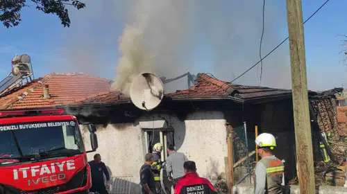 Tekkeköy’de geceyi aydınlatan dehşet: Müstakil evden geriye sadece enkaz kaldı