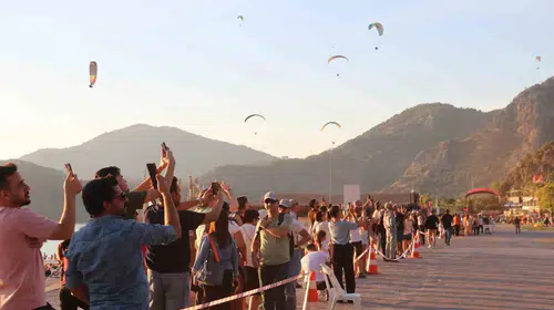Gökyüzünde adrenalin dolu günler: Fethiye’nin hava şöleni başladı