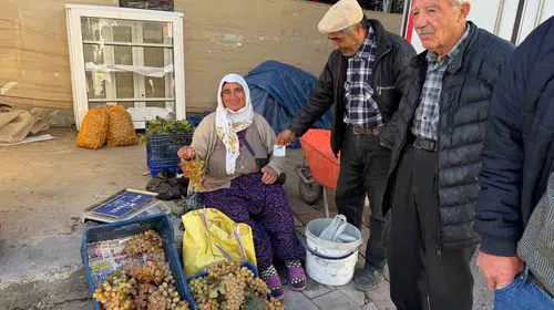 Soğuğa meydan okuyan lezzet: Çivril’in özel üzümü pazara indi