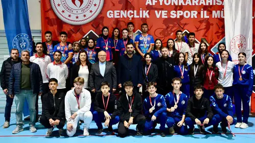 Afyonkarahisar'da kürsü Şimşek Kulübü'nün oldu: Floor Curling'de madalyalar sahiplerini buldu