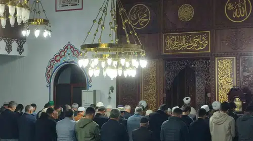 Efeler’de huzur dolu sabah: Cemaat Telli Dede Camii’nde buluştu