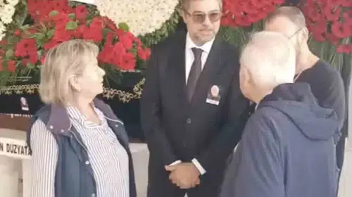 Engin Altan Düzyatan’ı yıkan veda: Babası Mevlan Düzyatan için İzmir’de hüzünlü tören