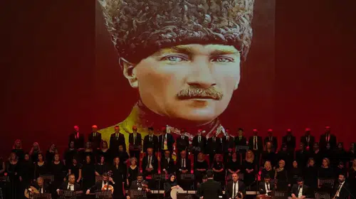 Denizli’de sahne Cumhuriyet için kuruldu: Geçmişten geleceğe duygusal köprü