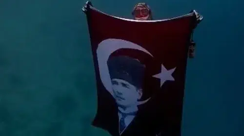 Akyaka’da Cumhuriyetin 103. yılına özel su altı selamı