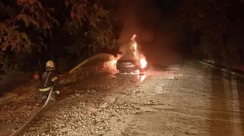 Pamukkale’de sessizce park halindeydi: Bir anda alev topuna döndü
