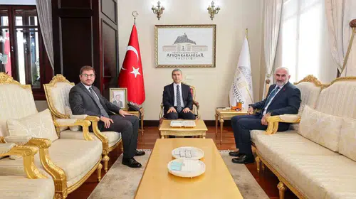 Afyonkarahisar'ın elektrikli araç vizyonu Vali Aktaş'a sunuldu