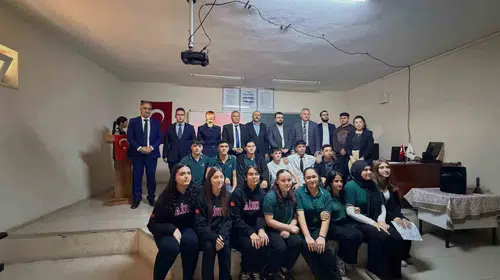 Manisa'da eğitimde 75 yıllık gurur tablosu: Sarıgöl'de anlamlı kutlama