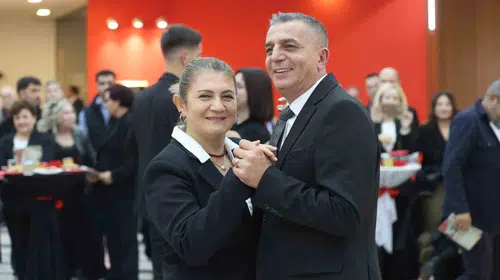 Şehzadeler’de Cumhuriyet coşkusu: Vals ve zeybek aynı sahnede buluştu