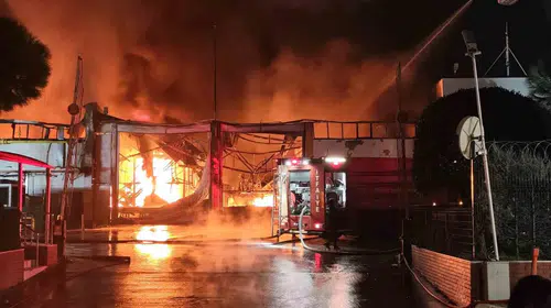 Manisa'da sanayi bölgesinden dumanlar yükseliyor: Dev tesiste tahliye kararı