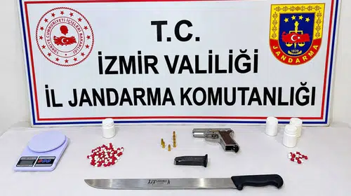 Torbalı'da jandarma baskını: Uyuşturucu haplar ve ruhsatsız silah ele geçirildi