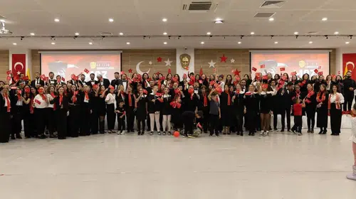 MTK Koleji’nde Cumhuriyet coşkusu: Sahne performansları büyüledi