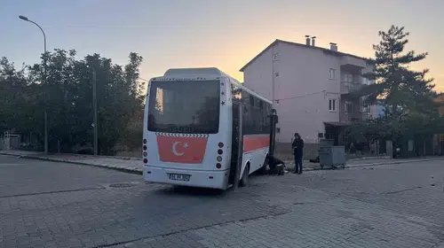 Uşak'ta sokak kesişiminde şiddetli çarpışma: Aralarında çocukların da olduğu 7 yaralı