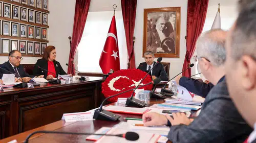 Afyonkarahisar'da okul güvenliği için kritik toplantı: Vali Aktaş'tan tavizsiz denetim mesajı