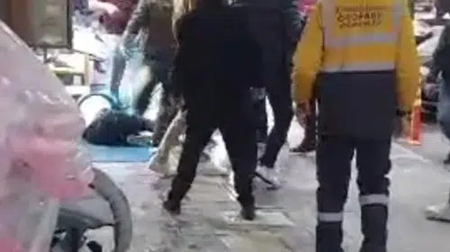 Afyonkarahisar'da sokak ortasında vahşet: 4 kişi bir kişiyi dakikalarca darbetti