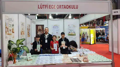 Ortaokul sıralarından edebiyat dünyasına: 31 öğrenci 3 kitapla fuara damga vurdu