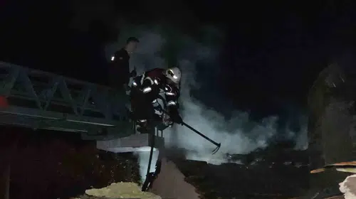 Nazilli'de geceyi aydınlatan alevler: Baba çocuklarını alevlerin arasından çekip aldı