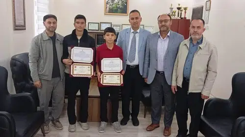 Bolvadin’de hafızlık sevinci: İki genç icazetini aldı