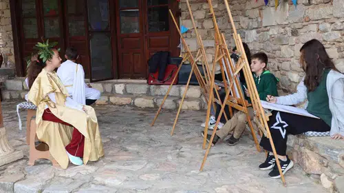 Minik eller tarihe dokundu: Afrodisias’ta arkeoloji rüzgarı esti