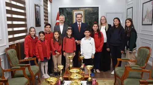 Salihli'nin genç zihinleri başarılarını Kaymakam Güldoğan'a taşıdı