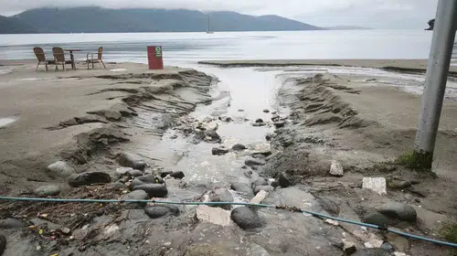 Muğla'da yağışın acı faturası: Turistik sahil kumlarını yitirdi