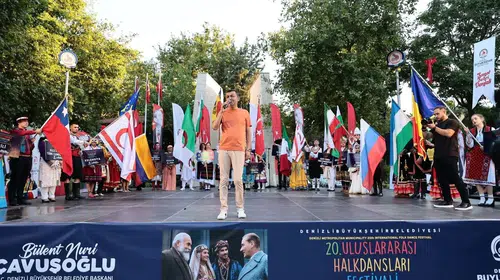 Denizli’de kıtalar buluştu: 20. Uluslararası Halk Dansları Festivali coşkuyla start verdi
