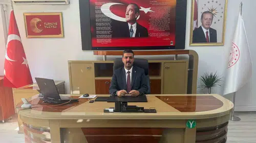 Yunusemre eğitiminde bayrak değişimi: Mehmet Emin Efe mesaisine başladı