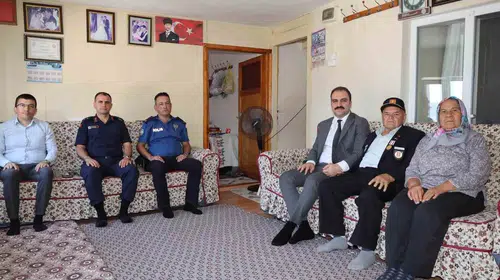 Karacasu'da anlamlı buluşma: Kaymakam Battal'dan kahramanlara ziyaret