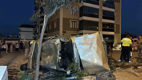 Uşak’ta dehşet anları: Kontrolden çıkan otomobil otoparka uçtu