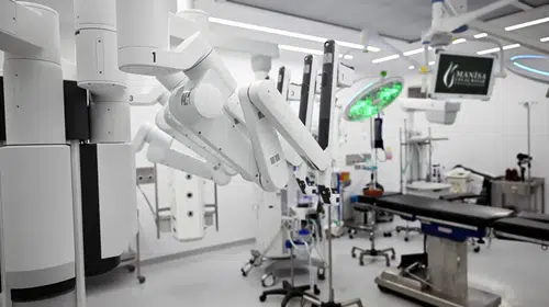 Manisa'da cerrahide yeni dönem: Robotik sistemle 30 hastaya şifa eli