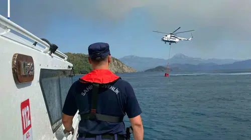 Fethiye semalarında nefes kesen mücadele: Sahil Güvenlik deniz trafiğini kilitledi
