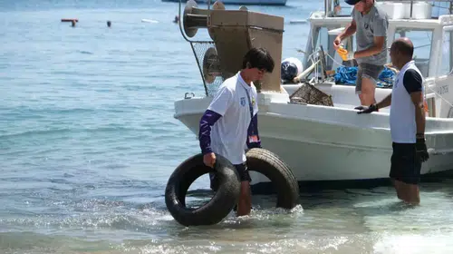 Bodrum’un masmavi sularından çıkanlar şoke etti: 650 kiloluk atık temizlendi