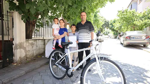 Miniklerin bayram dileği Denizli Büyükşehir’den geldi: Hayallerindeki bisikletlere kavuştular