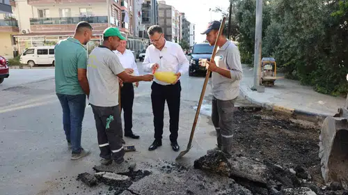 Alaşehir’de ter döken işçilere başkan sürprizi: Çocukluk anılarıyla serinlettiler
