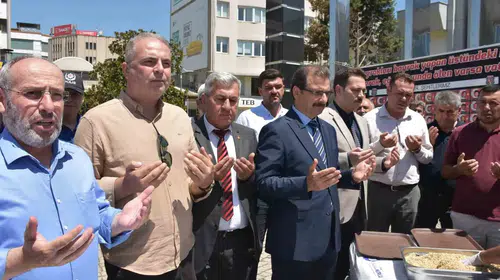 Salihli’de unutulmaz vefa: Şehitlerin aziz hatırası aşure kazanlarında yaşatıldı