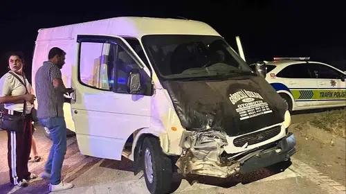 Afyonkarahisar'da trafik kazası: İki araç çarpıştı, 4 kişi hastanelik oldu