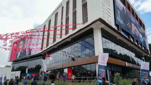 Manisa’nın yeni sosyal çekim merkezi: Yarım milyonluk dev kütüphane