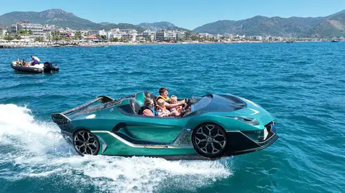 Marmaris’in mavi sularında yerli teknoloji fırtınası: Tatilciler jet car ile hız tutkusunu keşfediyor