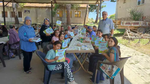 Denizli'de anlamlı buluşma: Mevlit programında çocuklara tarih mirası hediye edildi