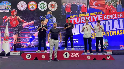 Manisa’nın genç yumrukları Adana’da tarih yazdı: Ringden 3 madalya çıktı