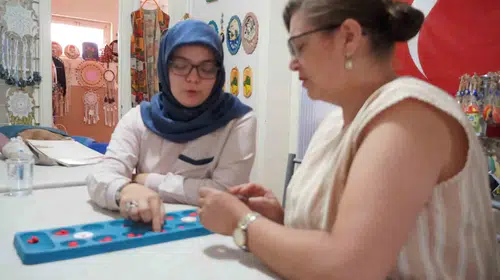 Anneliği bir okul gibi gördü: Satranç salonlarından geleneksel zeka oyunlarının zirvesine uzanan başarı hikayesi