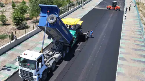 Köprübaşı’nda asfalt hasreti bitti: İlçe merkezi modern bir kimliğe bürünüyor