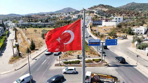 Bodrum’da şanlı bayrağımız için titiz mesai: Direkler baştan aşağı yenilendi