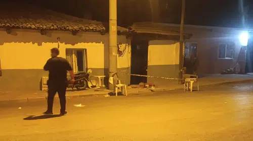Salihli'de gece yarısı dehşeti: Eşini ve kızını bıçakladı