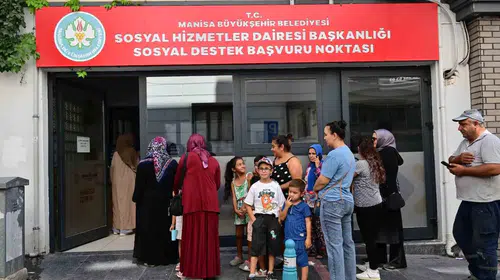 Manisa'da okul heyecanı başladı: 30 milyon liralık dev destek kartlara yüklendi