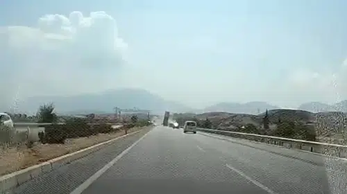 Denizli'de dikkatsizlik pahalıya patladı: Açık kalan dorse EDS direğini yerle bir etti