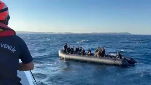 Ege’de göç trafiği: Seferihisar’da yakalama, Çeşme’de imdat
