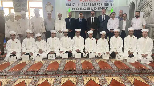 Alaşehir’de hafızlık heyecanı: 11 genç Kur’an’ın ışığında icazetlerini aldı