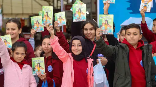 Uşak’ta okuma şöleni: Binlerce eser ve sevilen yazarlar tek çatı altında